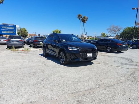 Used 2025 Audi Q3 2.0T Premium w/ Convenience Package AWD/4WD image 2