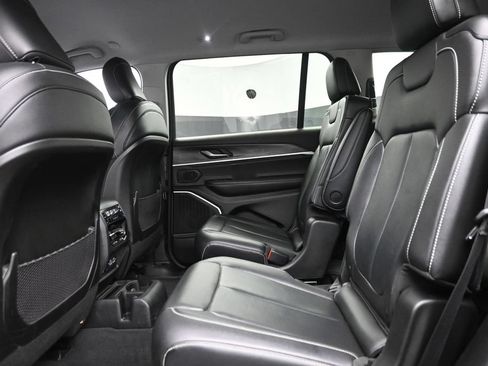 Used 2022 Jeep Grand Cherokee L Limited AWD/4WD image 14