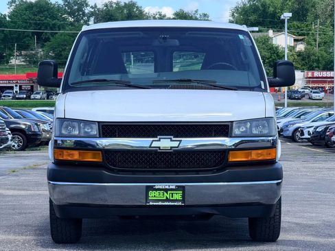 Used 2018 Chevrolet Express 2500 w/ Driver Convenience Package RWD image 3