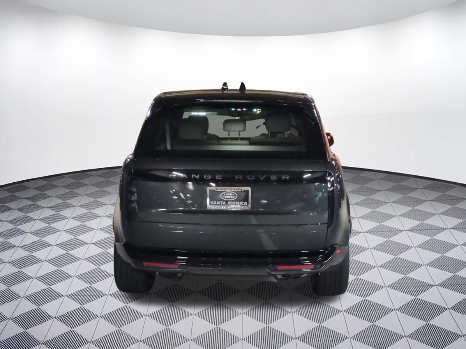 New 2026 Land Rover Range Rover Long Wheelbase SE AWD/4WD image 4