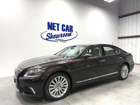 Used 2013 Lexus LS 460 w/ Ultra Luxury Pkg RWD image 4