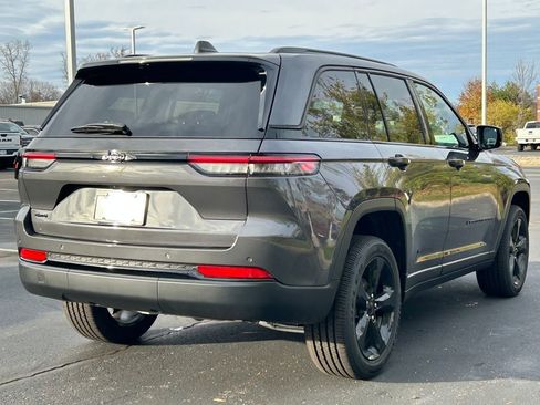 New 2025 Jeep Grand Cherokee Altitude image 7