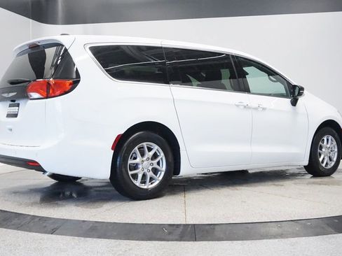 New 2026 Chrysler Voyager LX image 9