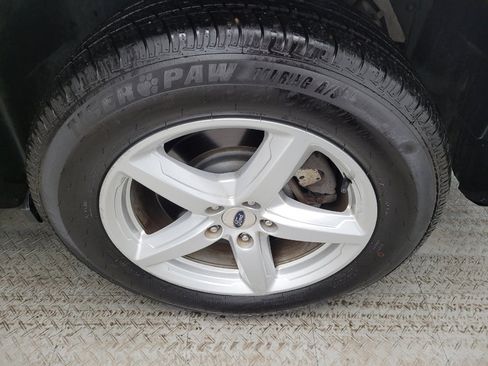 Used 2017 Ford Explorer XLT image 31