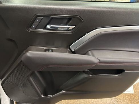 Used 2025 Chevrolet Colorado Z71 w/ Technology Package AWD/4WD image 25