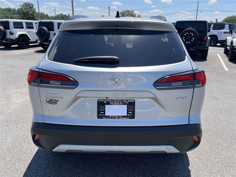 Used 2025 Toyota Corolla Cross XLE FWD image 17