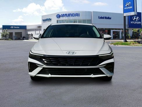 New 2025 Hyundai Elantra Limited image 12
