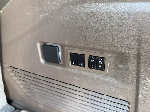 Used 2021 GMC Yukon Denali image 13