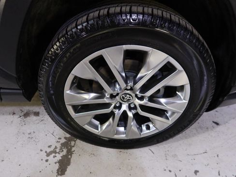 Used 2020 Toyota RAV4 XLE Premium image 35