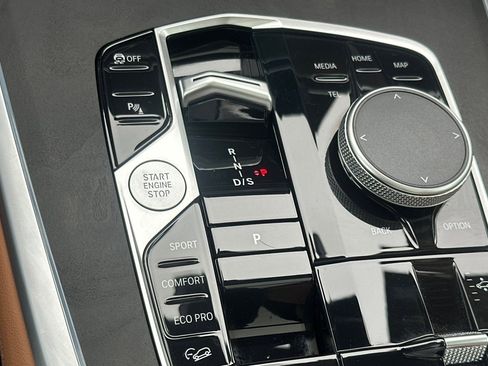 Certified 2025 BMW X7 xDrive40i w/ M Sport Package image 28