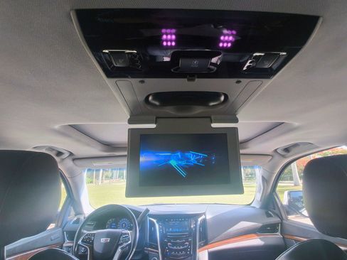 Used 2018 Cadillac Escalade ESV Premium Luxury AWD/4WD image 14