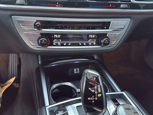 Used 2017 BMW 750i image 24