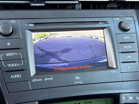 Used 2015 Toyota Prius Five FWD image 19