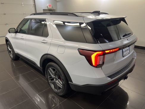 New 2026 Ford Explorer ST-Line w/ ST-Line Street Pack image 4