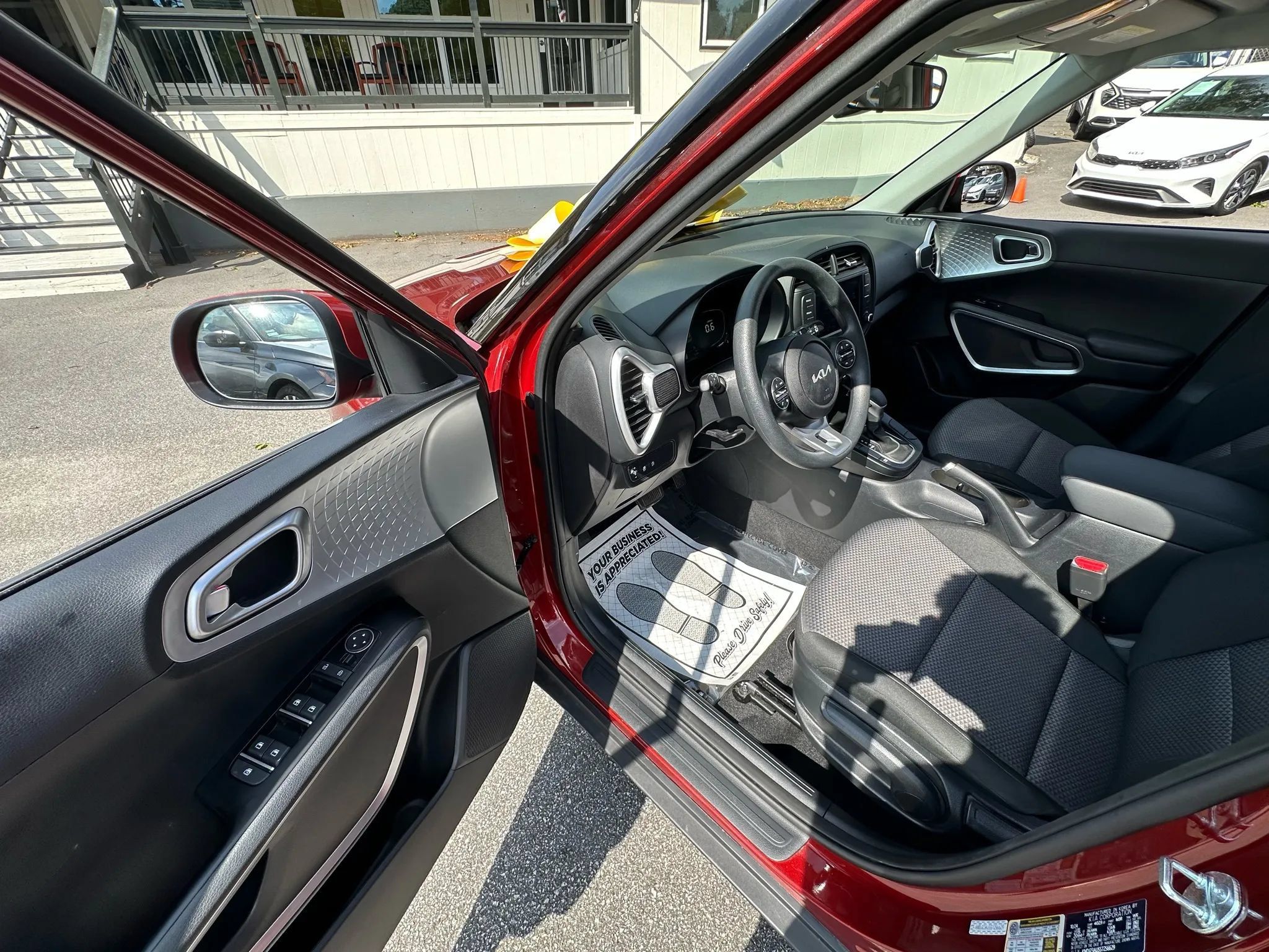 Used 2025 Kia Soul LX w/ LX Technology Package FWD image 23