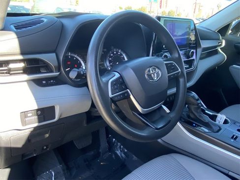 Certified 2023 Toyota Highlander L image 19