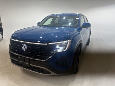 Used 2025 Volkswagen Atlas Cross Sport SE image 2