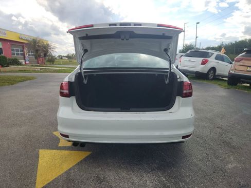 Used 2017 Volkswagen Jetta SE FWD image 13
