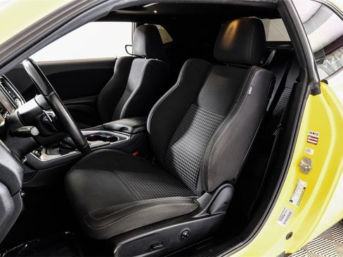 Used 2017 Dodge Challenger R/T image 27