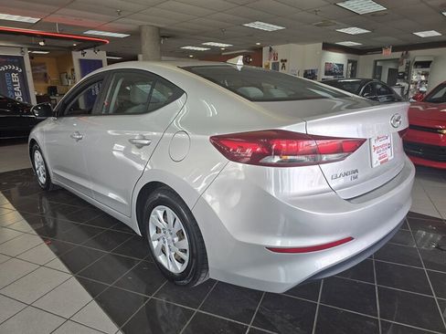 Used 2017 Hyundai Elantra SE image 6