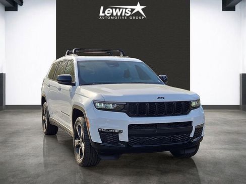 Used 2025 Jeep Grand Cherokee L Limited w/ Black Appearance Package image 6