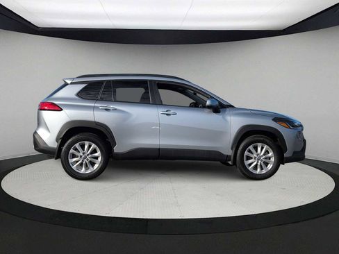 Used 2024 Toyota Corolla Cross LE image 9