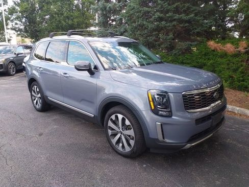 Used 2020 Kia Telluride EX w/ EX Premium Package FWD image 3