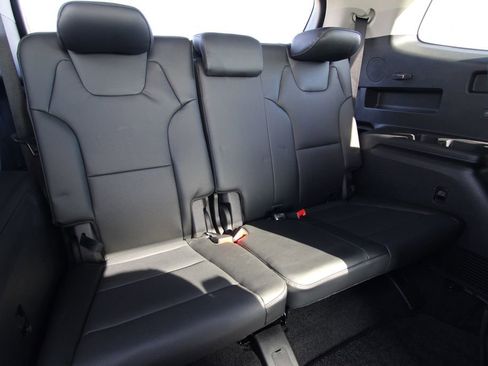 Used 2024 Kia Telluride EX w/ EX Captain's Chair Package image 10