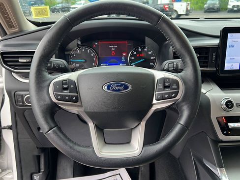 Used 2023 Ford Explorer XLT w/ Equipment Group 202A AWD/4WD image 8