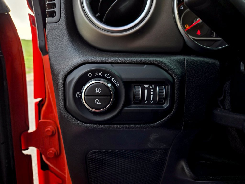 Used 2020 Jeep Gladiator Rubicon AWD/4WD image 16