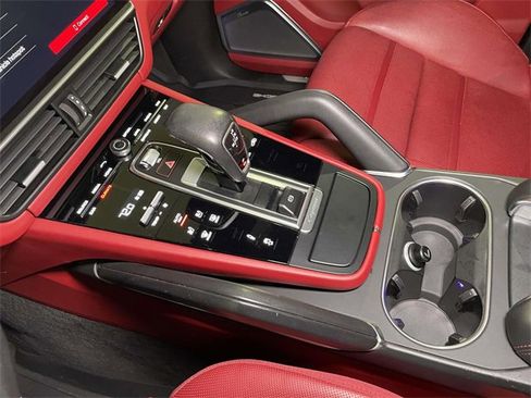 Used 2021 Porsche Cayenne Turbo image 33