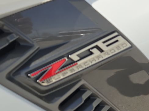 Used 2016 Chevrolet Corvette Z06 w/ 3LZ Preferred Equipment Group image 12