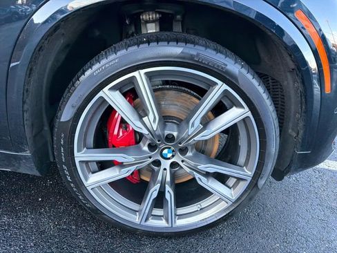 Used 2021 BMW X5 M50i image 12