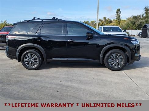 Used 2022 Nissan Pathfinder SV image 4