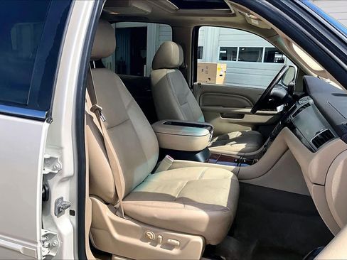 Used 2012 Cadillac Escalade Premium image 8