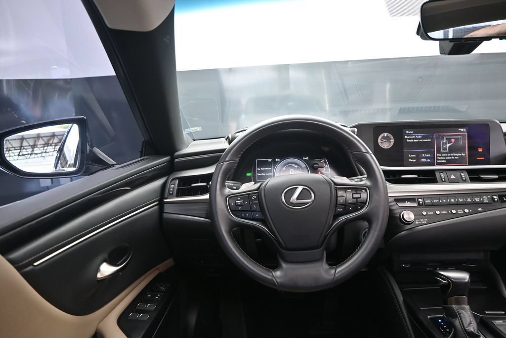 Certified 2021 Lexus ES 300h w/ Accessory Package FWD image 29