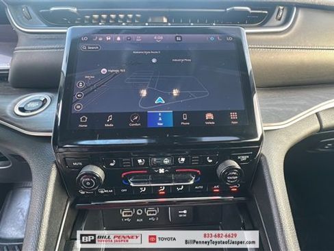 Used 2023 Jeep Grand Cherokee Limited w/ Luxury Tech Group II image 14