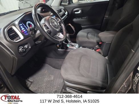 Used 2018 Jeep Renegade Latitude w/ Cold Weather Group AWD/4WD image 12