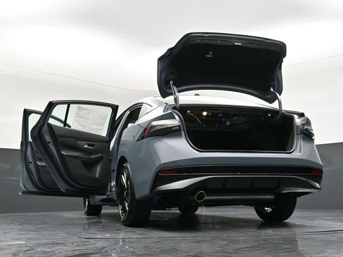 New 2026 Nissan Sentra SR w/ SR Premium Package image 37