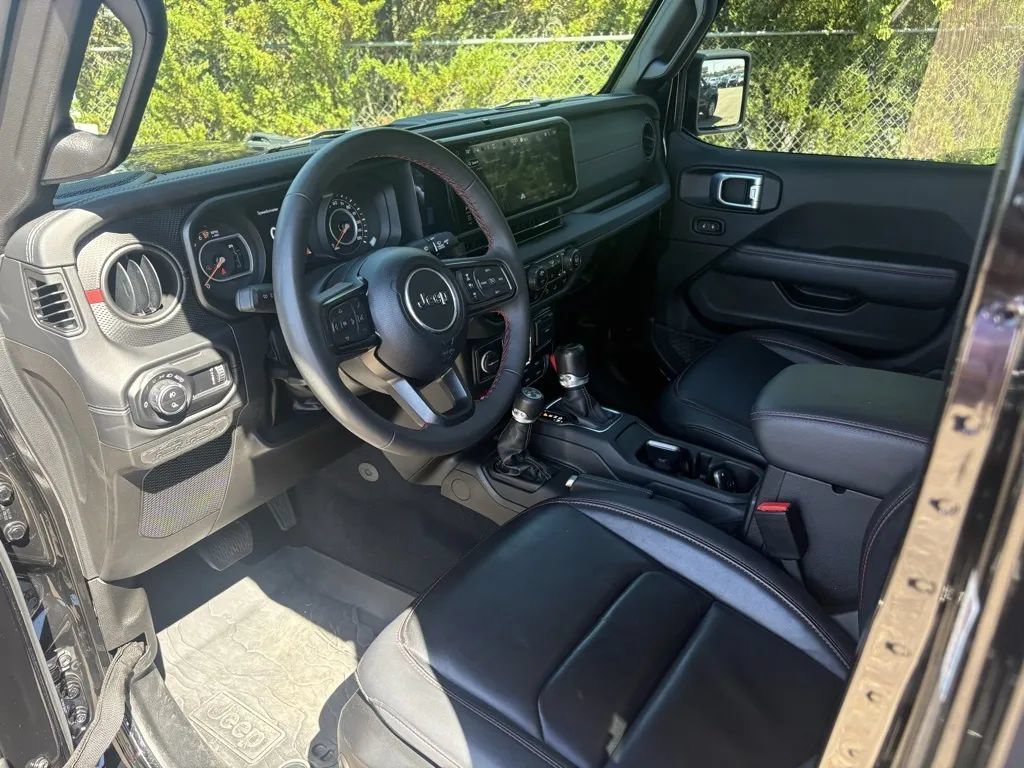 Used 2024 Jeep Gladiator Rubicon AWD/4WD image 15