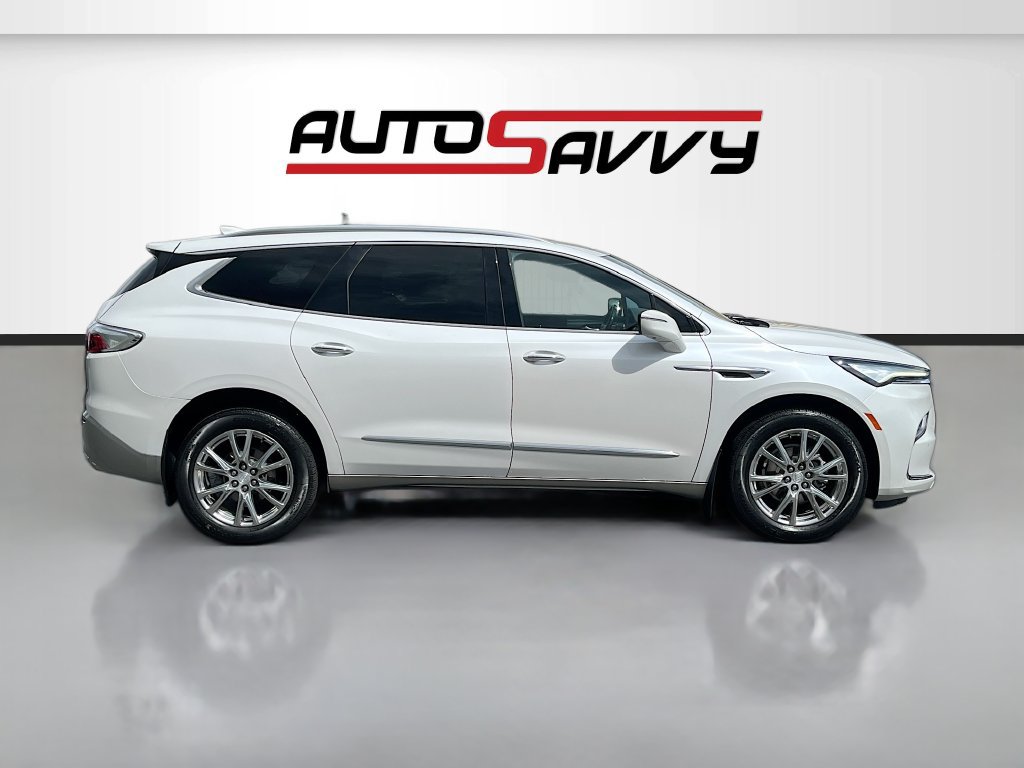 Used 2022 Buick Enclave Premium w/ Surround and Sites Package AWD/4WD image 8