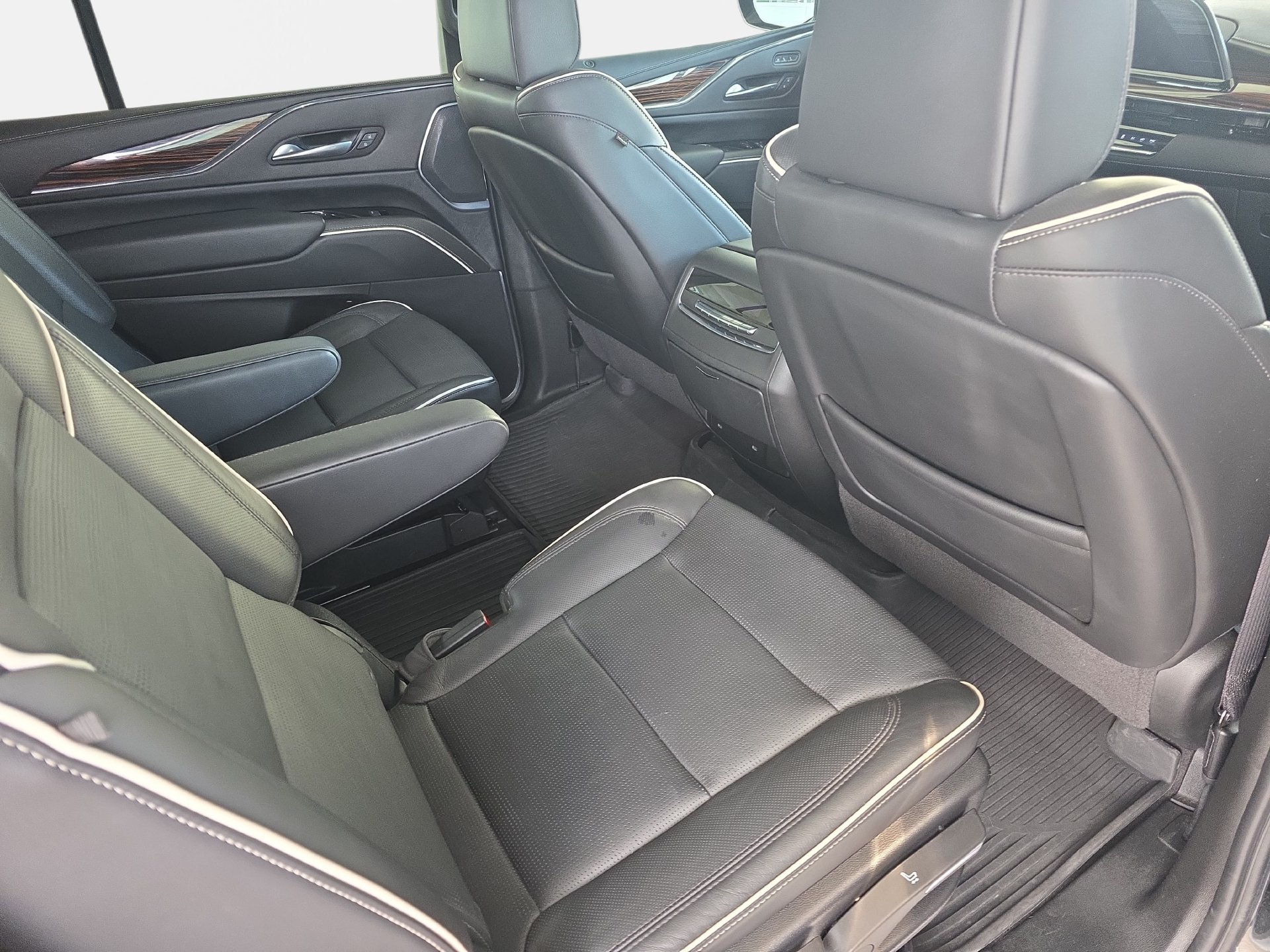 Used 2024 Cadillac Escalade Premium Luxury RWD image 11