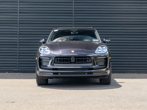 Certified 2025 Porsche Macan image 11