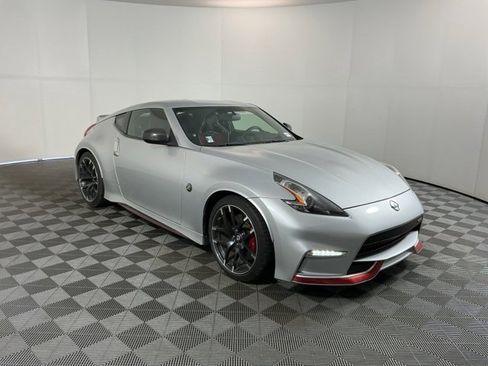 Used 2017 Nissan 370Z NISMO image 3