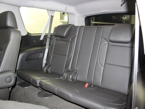 Used 2018 Chevrolet Suburban Premier image 22