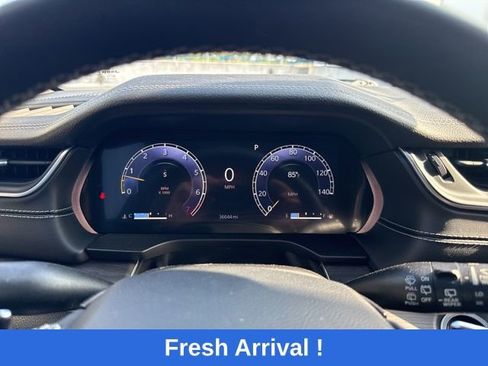 Used 2023 Jeep Grand Cherokee Limited w/ Luxury Tech Group II AWD/4WD image 4
