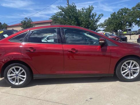 Used 2017 Ford Focus SE FWD image 5
