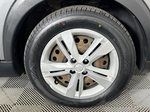 Used 2019 Nissan Kicks S FWD image 31
