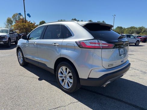 Used 2022 Ford Edge Titanium image 3