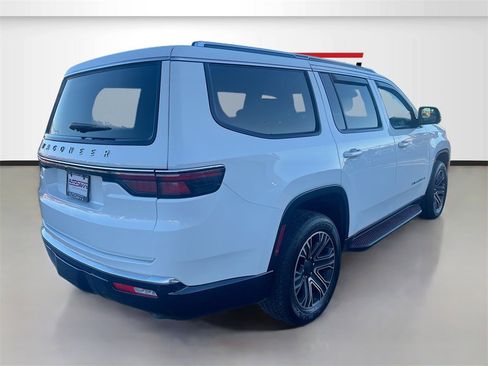 Used 2024 Jeep Wagoneer 4WD w/ Premium Group I image 7